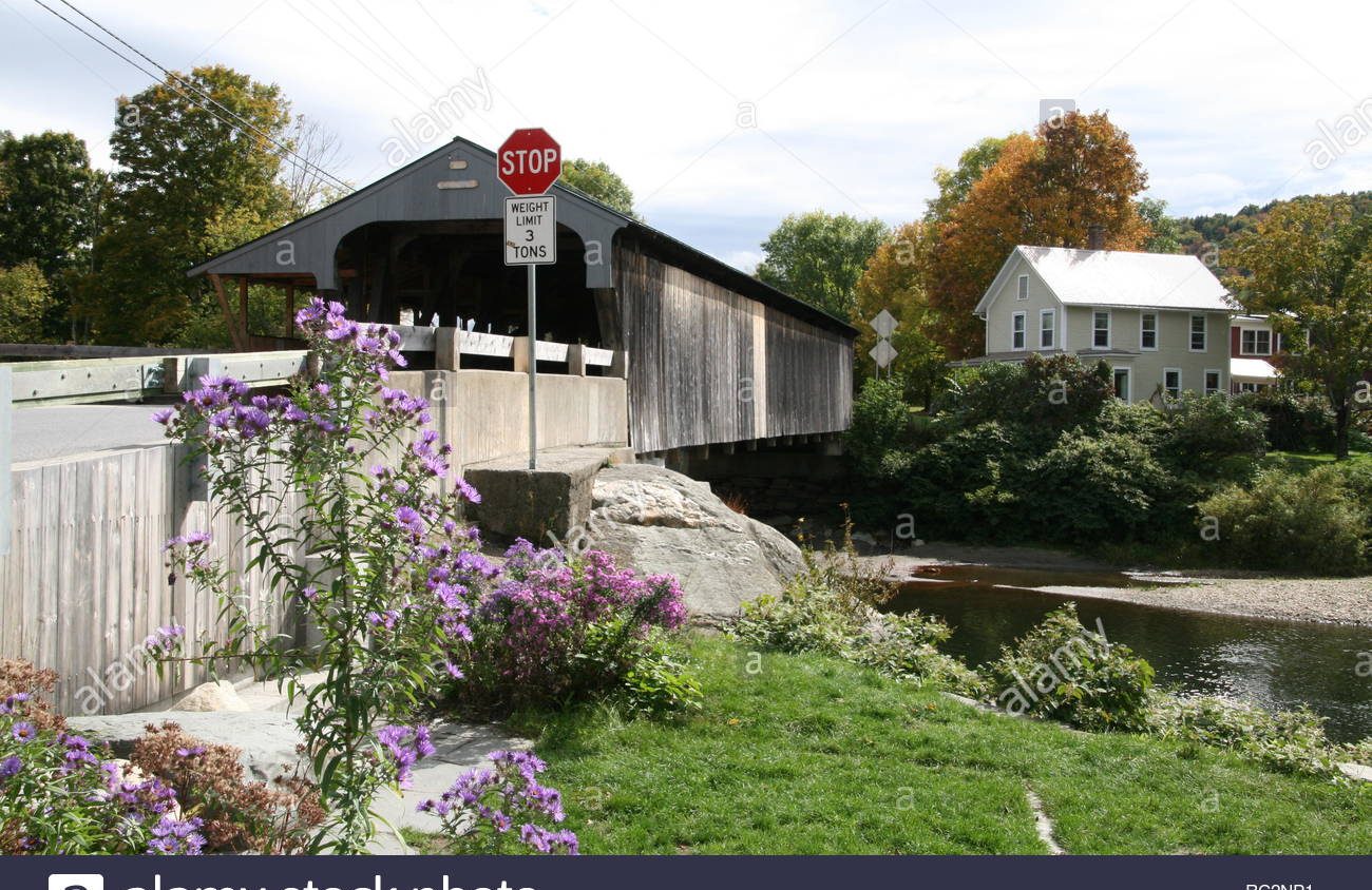 view-of-waitsfield-covered-bridge-aka-the-eddy-covered-bridge-crossing-the-mad-river-in-waitsfield-vermont-RC2NP1